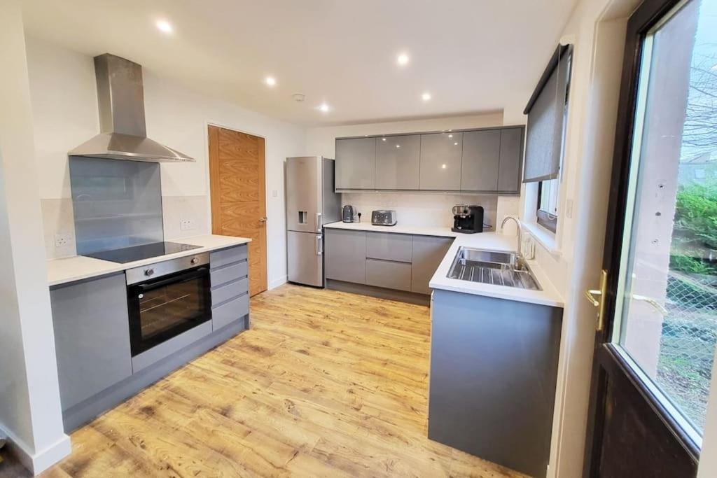 Ness Riverfront Holiday Home - City Centre Инвернесс Экстерьер фото